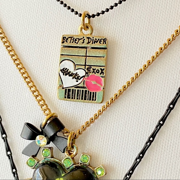 Betsey Johnson ‘First Date’ RARE Diner Theme Necklace - Picture 4 of 7